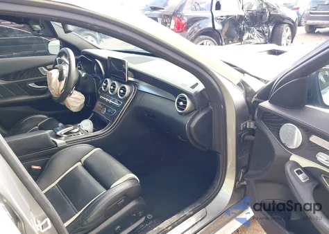 2015 Mercedes-Benz C 63 Amg S z USA, uszkodzony, nr VIN 55SWF8HB4FU076892